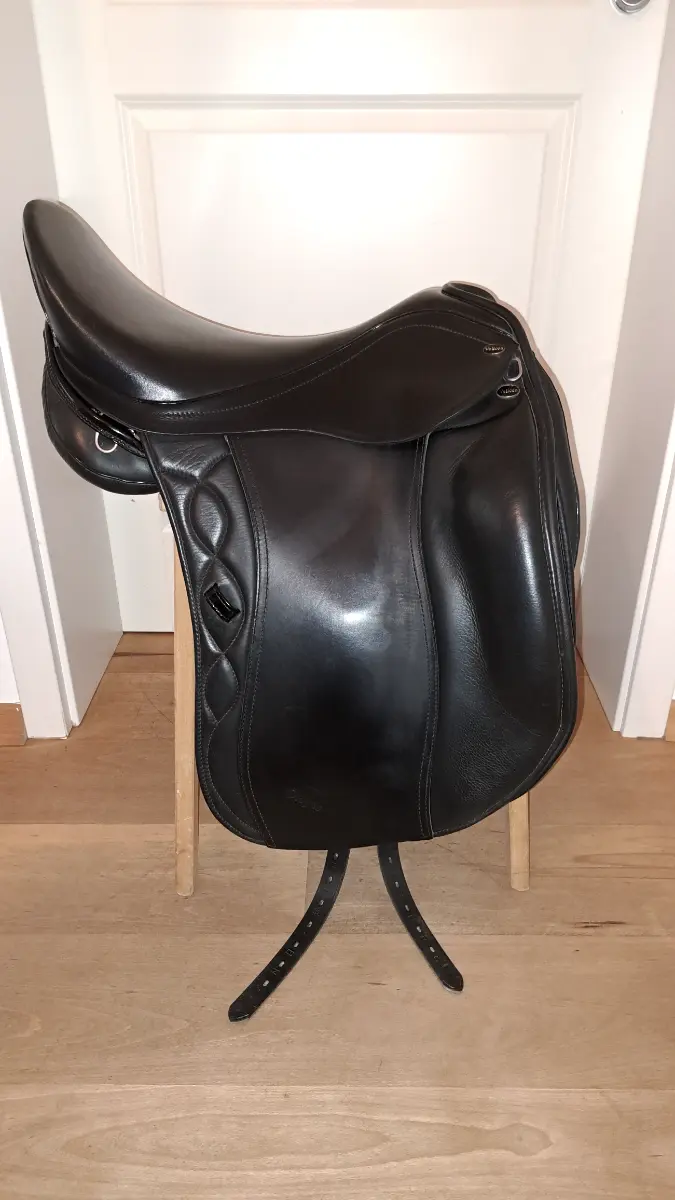 Dressursattel Velicea Onyx 18'